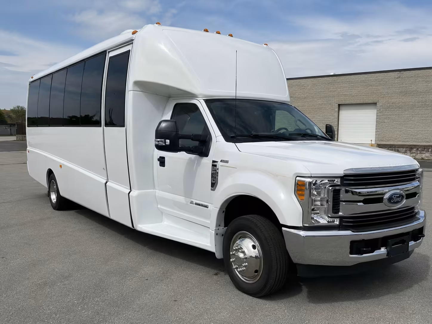 carlsbad minibus rentals to the belly up in solana beach